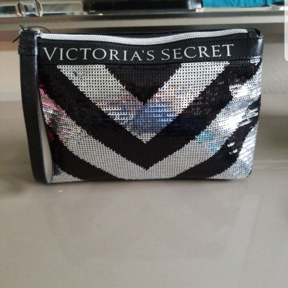Victoria's Secret Handbags - Victoria secret cosmetic bag